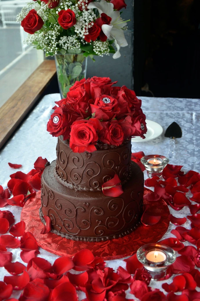 chocolate wedding cake with red roses